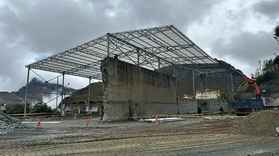 Fotografía del proyecto Techo de cancha de mineral